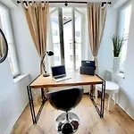 Belle Kitz Pure Im Zentrum By Belle קיצביהל